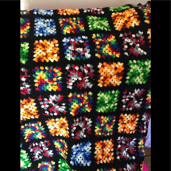 Rare Vintage 100% Wool Crochet Blanket - Picture 3 of 8